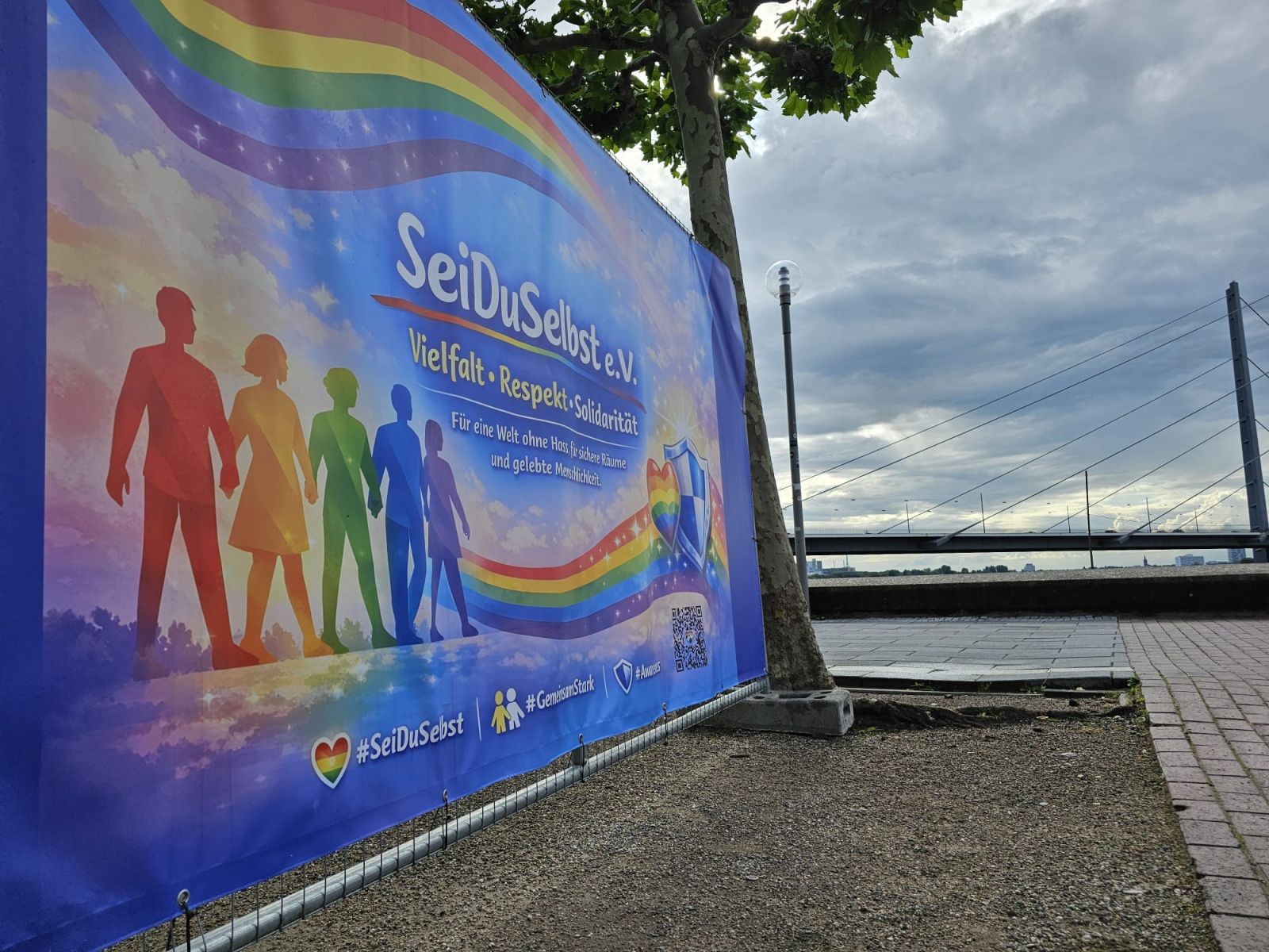 SeiDuSelbst e.V. unterstützt Besucherinnen und Besucher auf dem CSD Düsseldorf 2026
